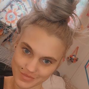 Meet your Posher, Camille